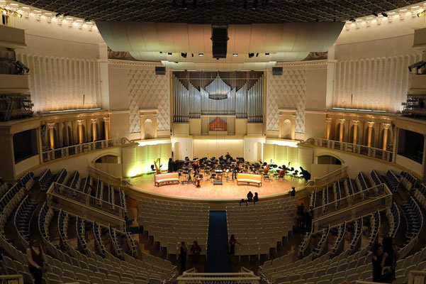 Tschaikowsky Concert Hall, Blick vom 3. Amphitheater, Reihe 1 (nach der Aufführung)