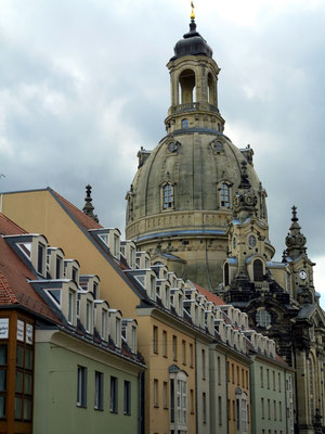 Kuppel der Frauenkirche über den Dächern der Altstadt