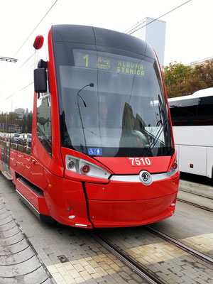 Moderne Straßenbahn der Firma Škoda