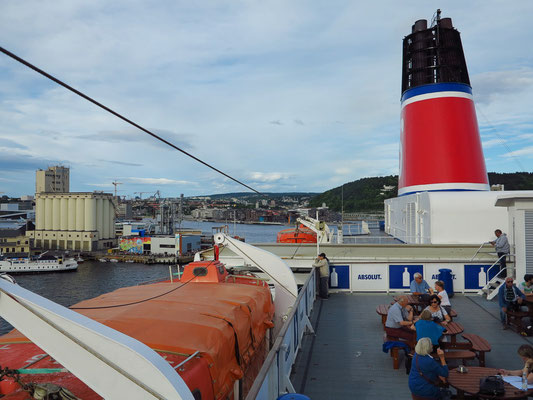 Die STENA SAGA verlässt den Hafen von Oslo.