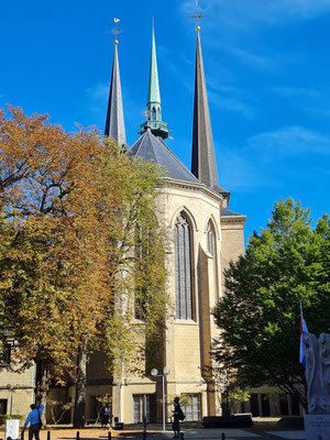 Kathedrale unserer lieben Frau (Cathédrale Notre-Dame) im gotischen, barocken und Renaissancestil in einer ehemaligen Jesuitenkirche von 1621