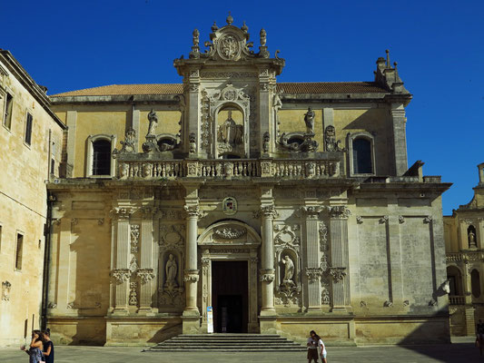 Kathedrale von Lecce mit einer der beiden prachtvollen Fassaden