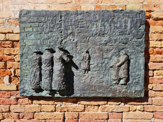 Gedenktafel des Holocaustdenkmals im jüdischen Ghetto