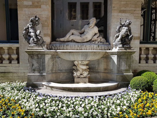 Brunnen im Innenhof des Rathauses