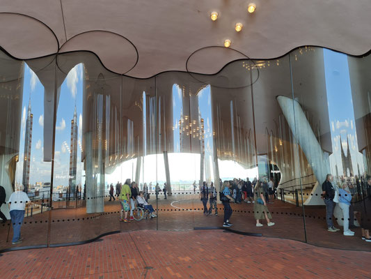 Elbphilharmonie, Plaza