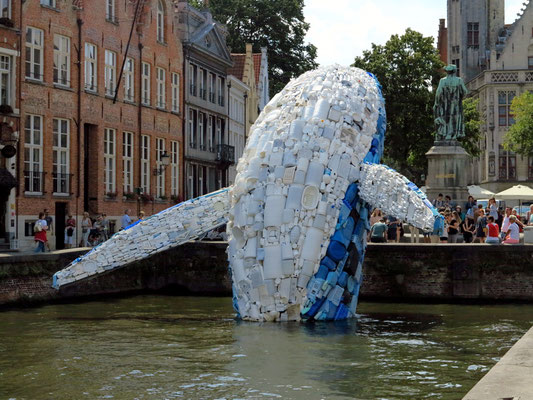 StudioKCA - SKYSCRAPER (THE BRUGES WHALE) am Platz Jan Van Eyk 