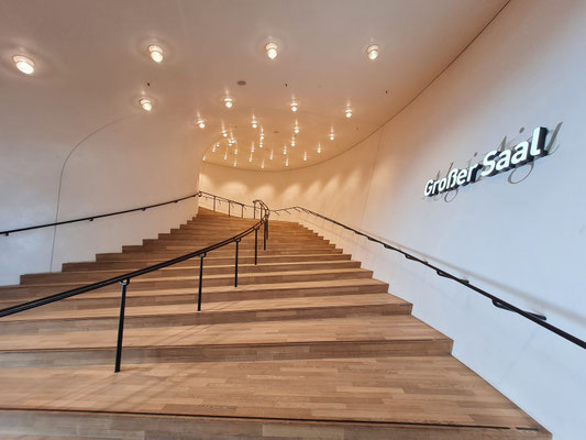 Elbphilharmonie, Zugang von der Plaza zum Konzertsaal