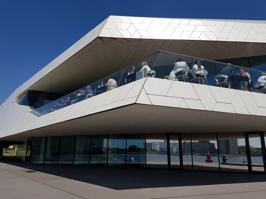 EYE Filmmuseum, Architekturdetail: Terrasse mit Café