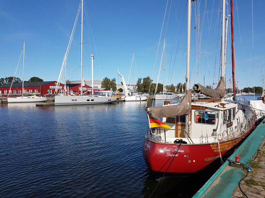 Blick auf den Ryck, Hauptlebensnerv seit dem Mittelalter bis ins 19. Jh. als Verbindung zwischen dem Stadthafen und dem Vorhafen in Wieck