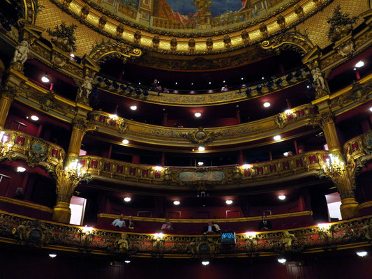 Großer Saal mit Blick zu den Rängen