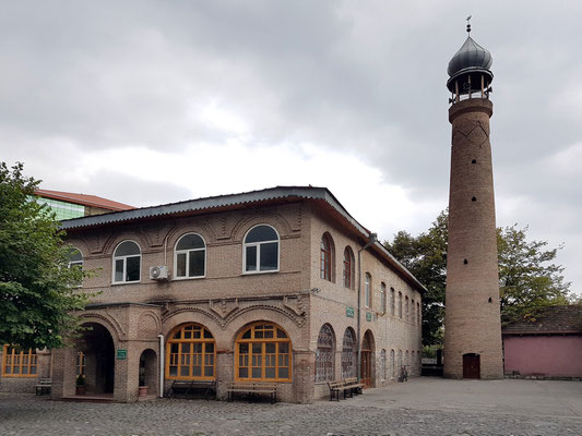 Cüme Mescidi, Moschee im Stadtzentrum von Sheki