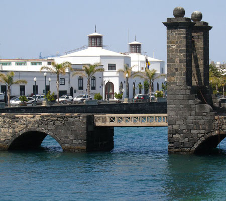 Arrecife. Puente de las Bolas (Zugbrücke) zum Castillo de San Gabriel