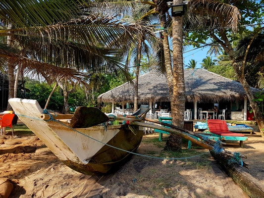 Blick vom Strand zum Restaurant Papa Mango