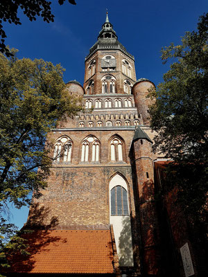 Dom St. Nikolai, Blick auf die Südseite des 98 m hohen Turms