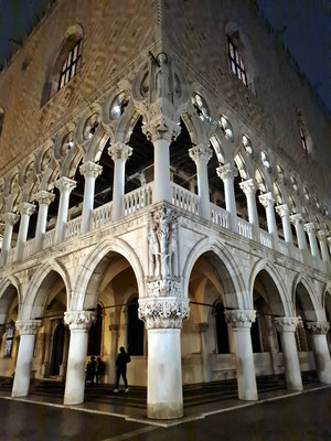 Colonna di San Marco, Südwestecke des Dogenpalastes mit Sündenfall von Adam und Eva