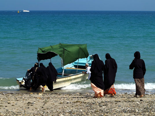 Bootsfahrt mit omanischen Frauen