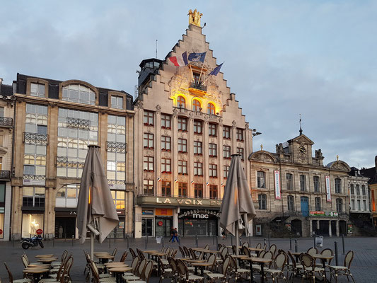 Lille, Place Charles de Gaulle mit Fassaden, darunter das Théatre du Nord