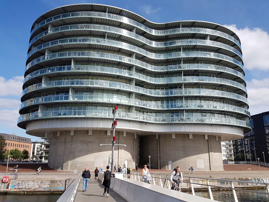 Kopenhagen, Gemini Residence. Two former silos converted into a residential building