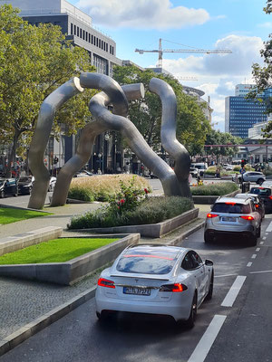 Skulptur "Berlin" von Brigitte und Martin Matschinsky-Denninghoff in der Tauentzienstraße