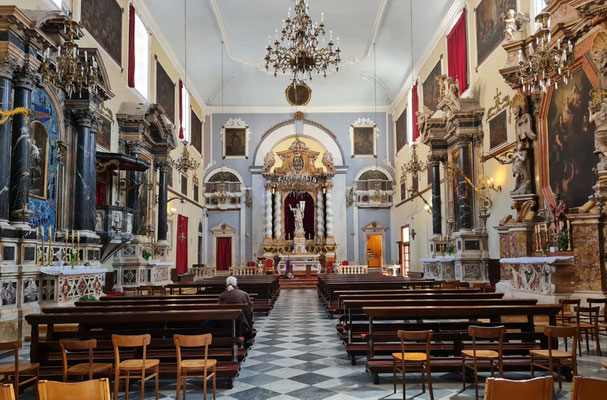 Franziskanerkirche mit Hauptaltar