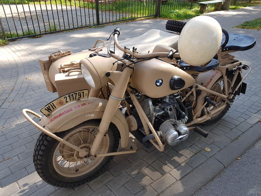 BMW-Motorrad mit Beiwagen "Wehrmacht" am Schiffshebewerk