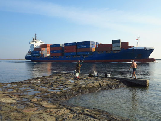 Container-Schiff EXPERT, Länge 141 m, Breite 26 m, DWT 9387, Baujahr 2011