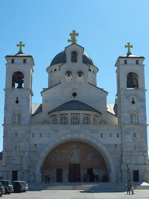 Auferstehungskathedrale von Podgorica, Westfassade