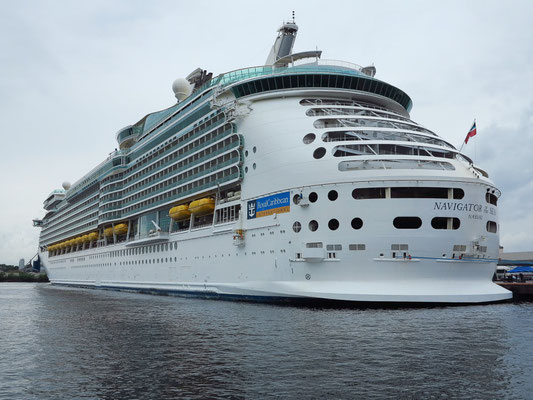 Kreuzfahrtschiff NAVIGATOR OF THE SEAS im Hafen von Oslo