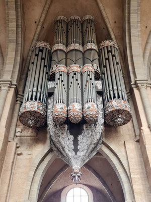 Schwalbennestorgel des Trierer Domes, ein Instrument der Bonner Orgelmanufaktur Klais, gleichzeitig mit dem renovierten Dom am 1. Mai 1974 geweiht.