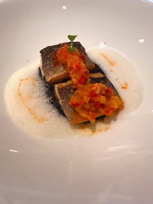 WOLFSBARSCH Schinkenschaum / Bouillabaisse-Püree / Sepia