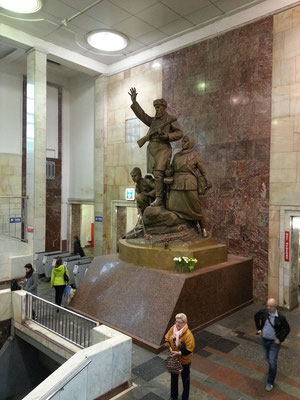 Partizanskaja, 1944 eröffneter unterirdischer U-Bahnhof der Metro Moskau an der Arbatsko-Pokrowskaja-Linie