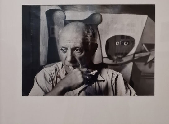 Pablo Picasso mit "Chouette dans un interieur", (1946) #3 (Münchner Stadtmuseum, Sammlung Fotografie)