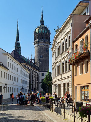 Blick zum Schlossplatz und zum Turm der Schlosskirche