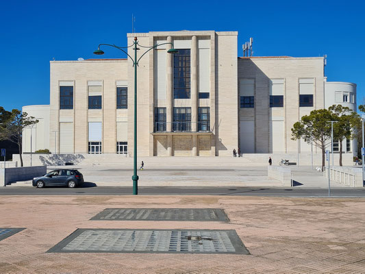 Palazzo del Casino, imposantes ehemaliges Casino aus den 1930er-Jahren, heute Schauplatz von Kongressen und Filmfestivals.