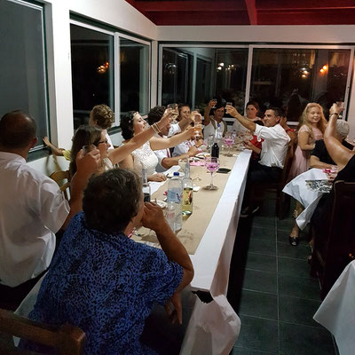 Hochzeitsgesellschaft im Restaurante Ponta da Ilha