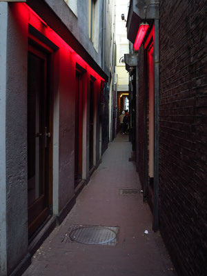 Gasse mit Fensterprostitution