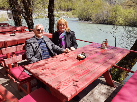 Katarina und Vukašin Ćulafić im Restaurant Raj an der reißenden Tara