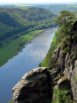 Blick von der Basteibrücke elbabwärts