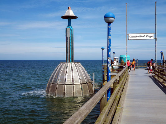 Tauchglocke Zingst an der Seebrücke Zingst (auf Tauchfahrt)