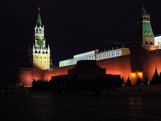 Roter Platz mit Spasskaya-Turm und Lenin-Mausoleum