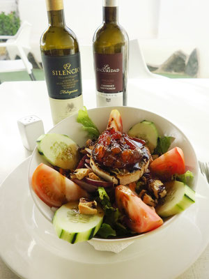 Lunch im Restaurante Paraíso el Mar: Salat mit Ziegenkäse