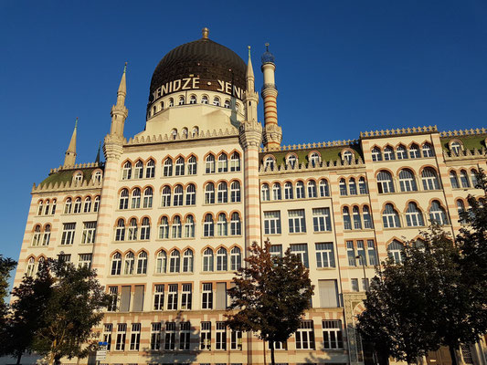 Yenidze ("Tabakmoschee") am Abend, Blick von der Weißeritzstraße