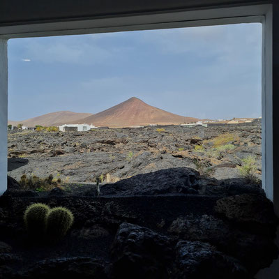Blick aus Manriques Wohnhaus in die Vulkanlandschaft