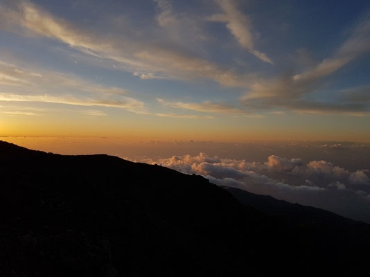 Über den Wolken in 2400 Meter Höhe, Blick nach NW