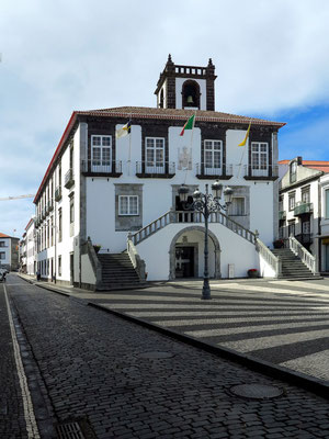 Rathaus (Câmara Municipal), typischer azoreanischer Barockbau aus der ersten Hälfte des 18. Jahrhunderts