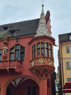 Historisches Kaufhaus aus dem 14. Jahrhundert