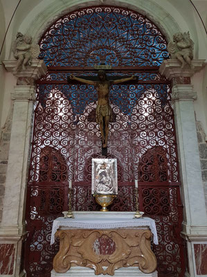 Altar ...