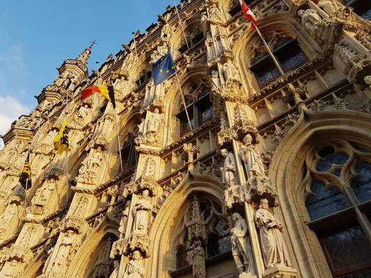 Figurenreichtum am Löwener Rathaus