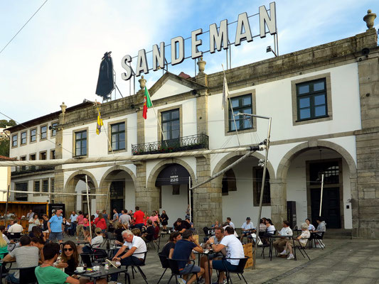 Platz vor der Portweinkellerei Sandeman