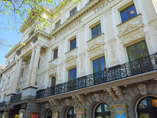 Koninklijk Theater Carré an der Amstel, das seit seiner Gründung 1887 als festes Zirkusgebäude oder große Music Hall genutzt wird.